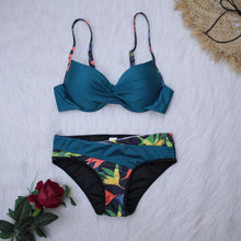 Load image into Gallery viewer, Fashion Printed Backless Bikini Swimsuit
