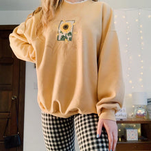 Load image into Gallery viewer, Cute Sunflower Printed Loose Sweatshirt
